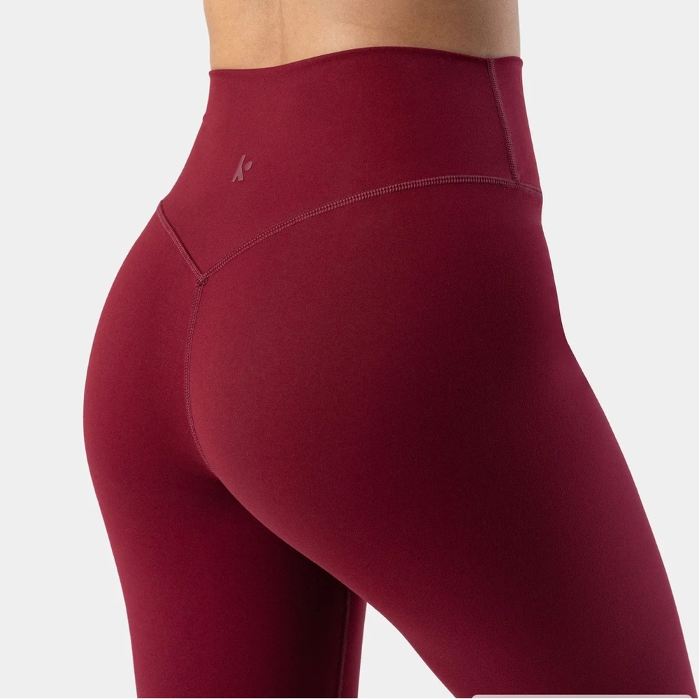 Like New 🆕 Kamo Fitness Featherlite Red Legging